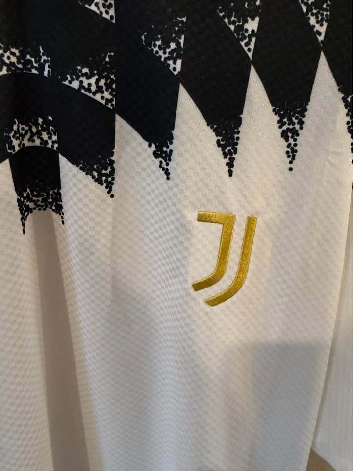 Juventus Italy Street Soccer Jersey - Men's Med/Women's Large- PRICE DROP!