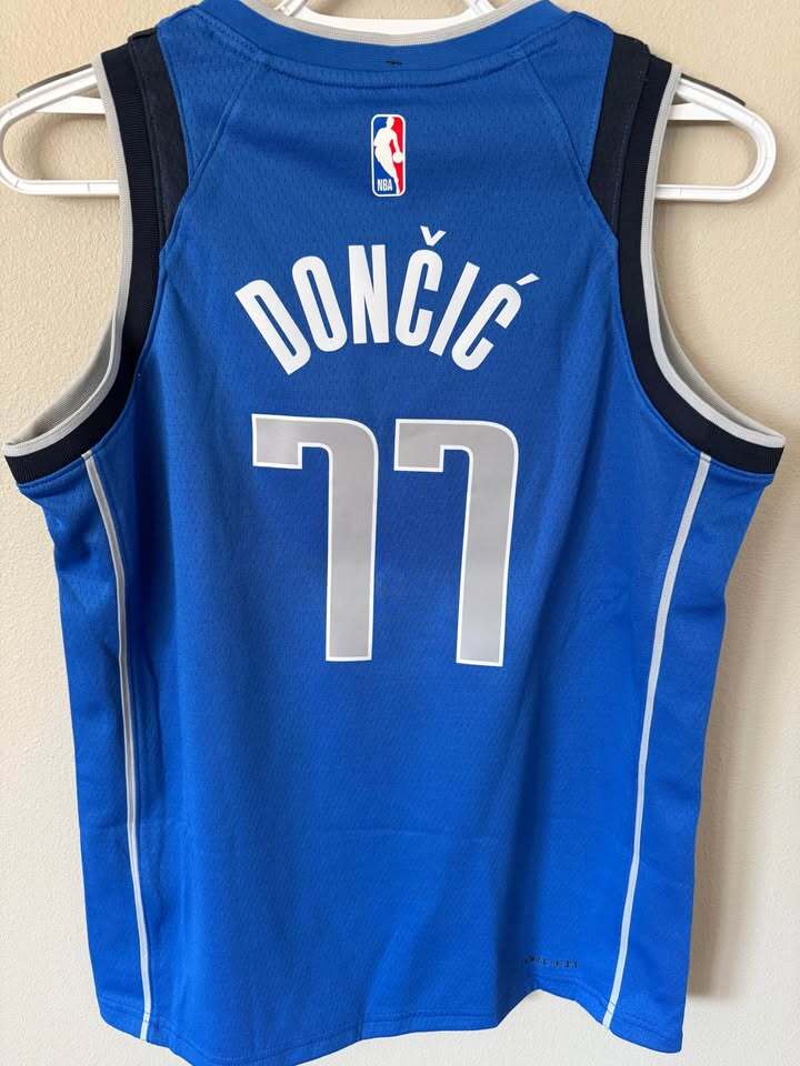Dallas Mavericks - Luka Dončić Icon Edition Swingman - Youth Med (10/12)