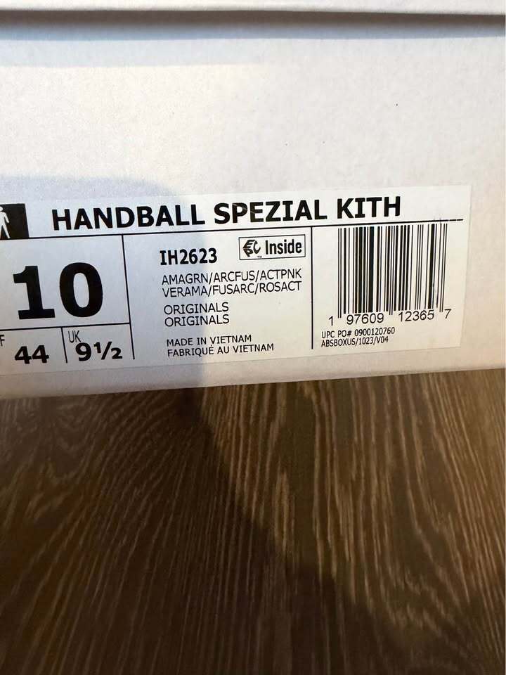 Kith Classics Collab Handball Spezial - Men’s 10/Women’s 11 UNISEX.