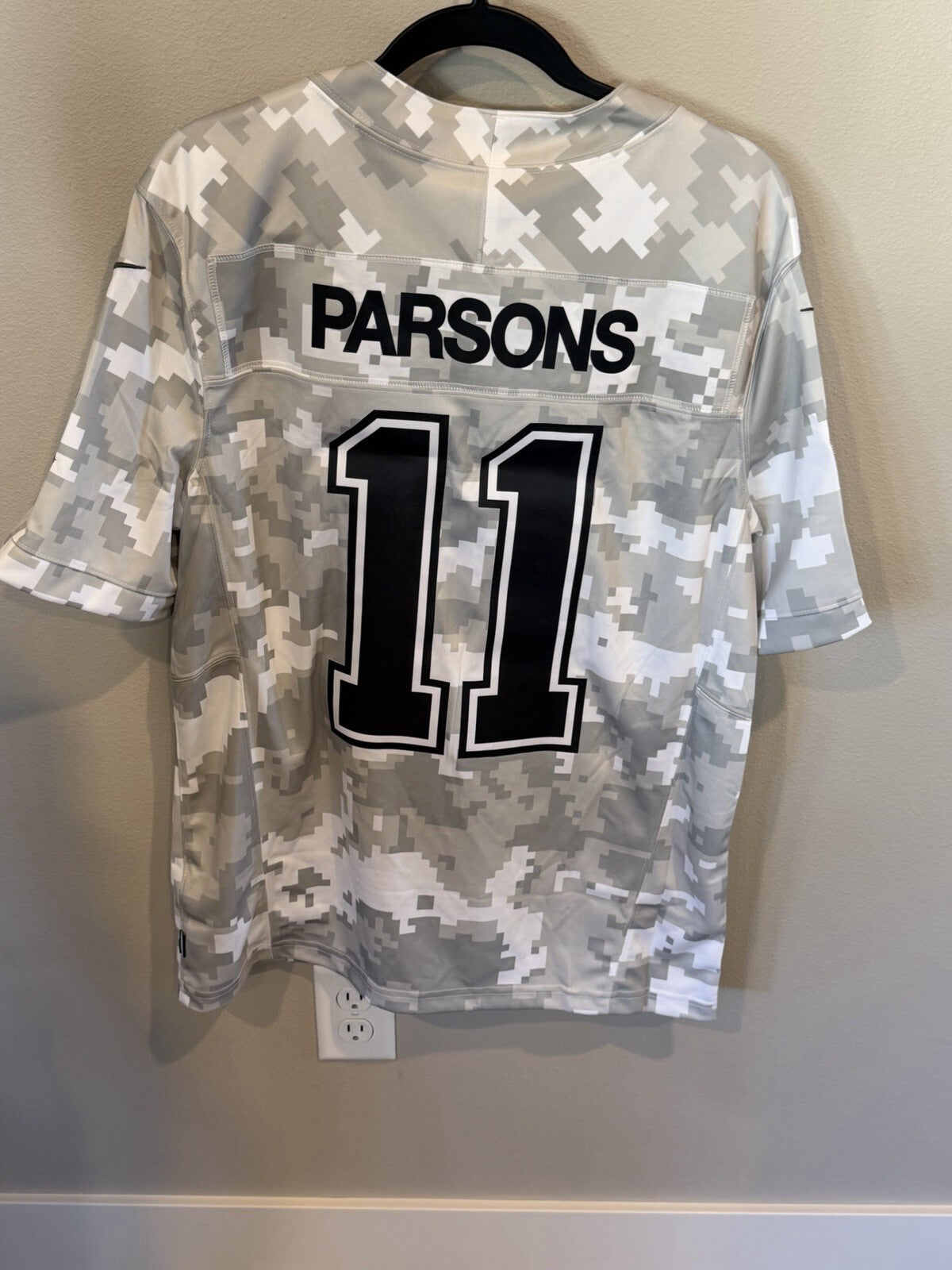 Dallas Cowboys - Micah Parsons "Salute To Service" - Men’s Medium/Women’s LRG!