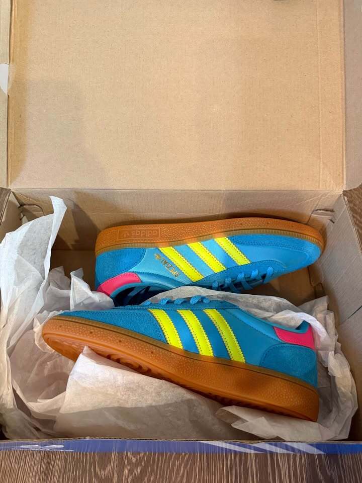 Adidas Handball Spezial - Women’s 7/Men’s 6.