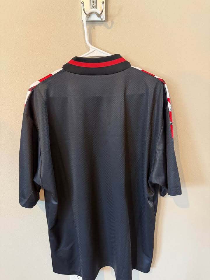 Manchester United Street Soccer Jersey - Men's Large