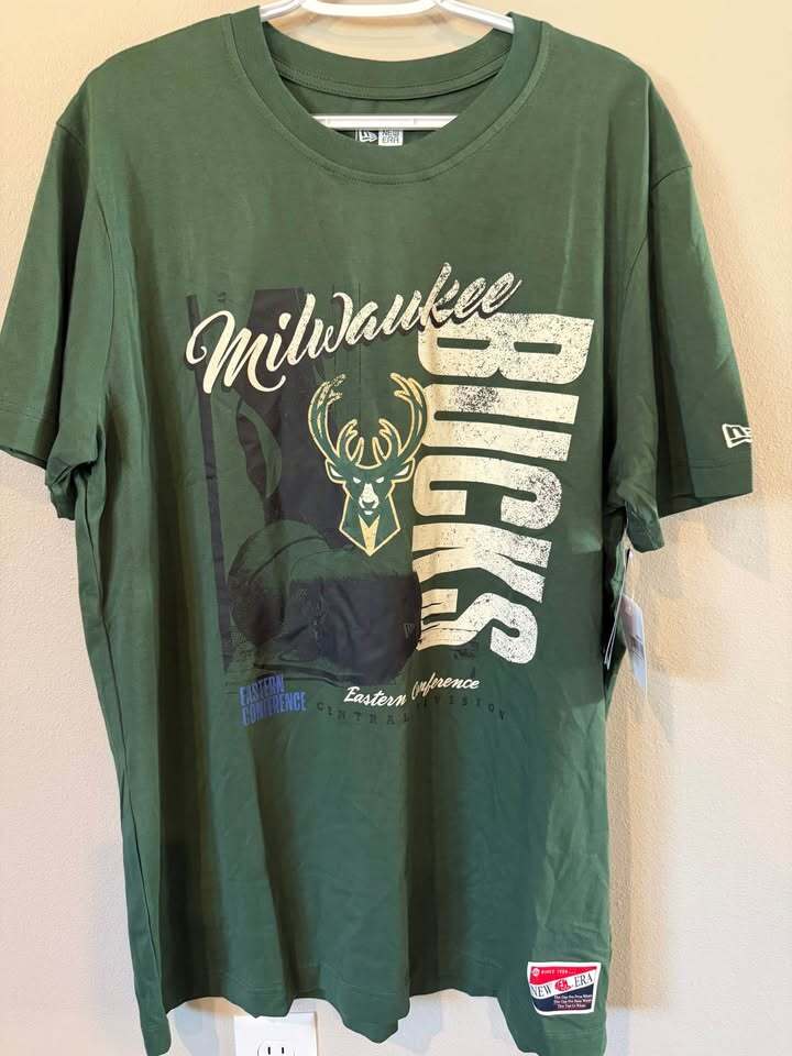 Milwaukee Bucks T-Shirt - Men's XL