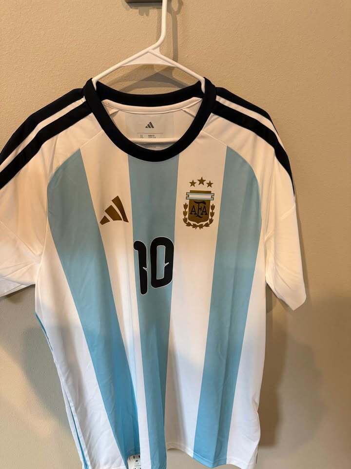 Argentina Messi #10 Jersey - Men's Size XL - PRICE DROP!