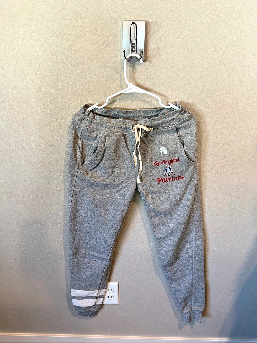 Junk Food Patriots Gray Joggers Size Medium Women’s - NWOT