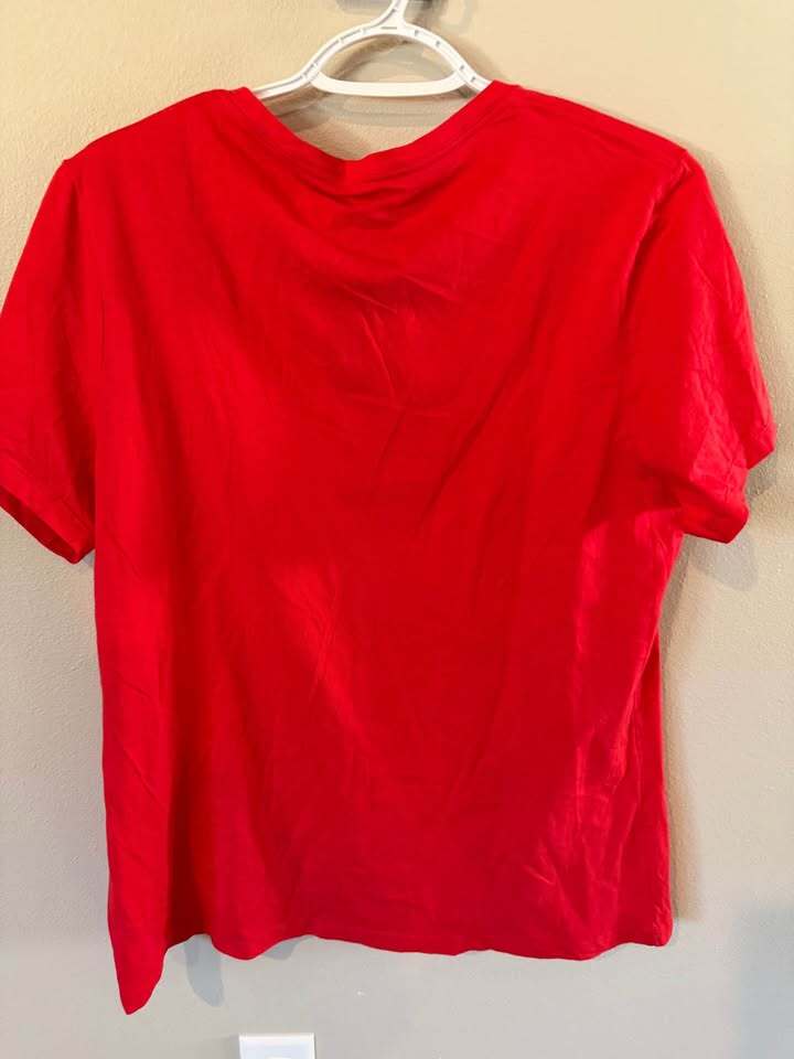 Atlanta Braves V-Neck T-Shirt - Women's XL