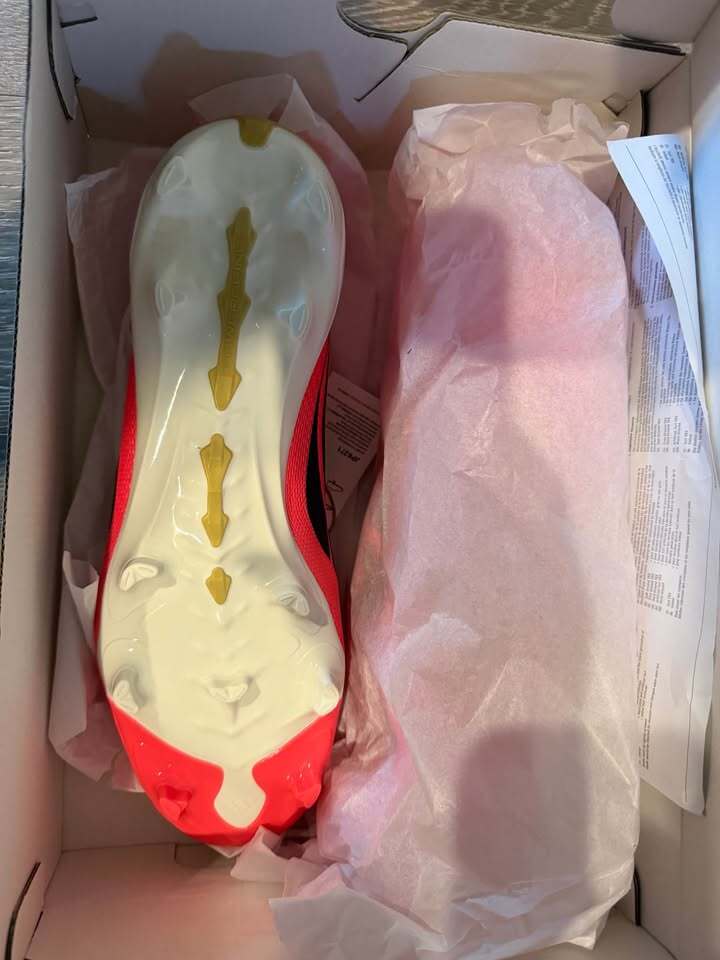 Predator Accuracy.1 Low FG Heatspawn Pack Soccer Cleats
