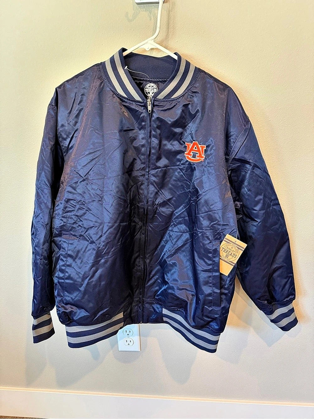 Rivalry Threads Auburn Tigers Satin Bomber Jacket - Men’s Medium