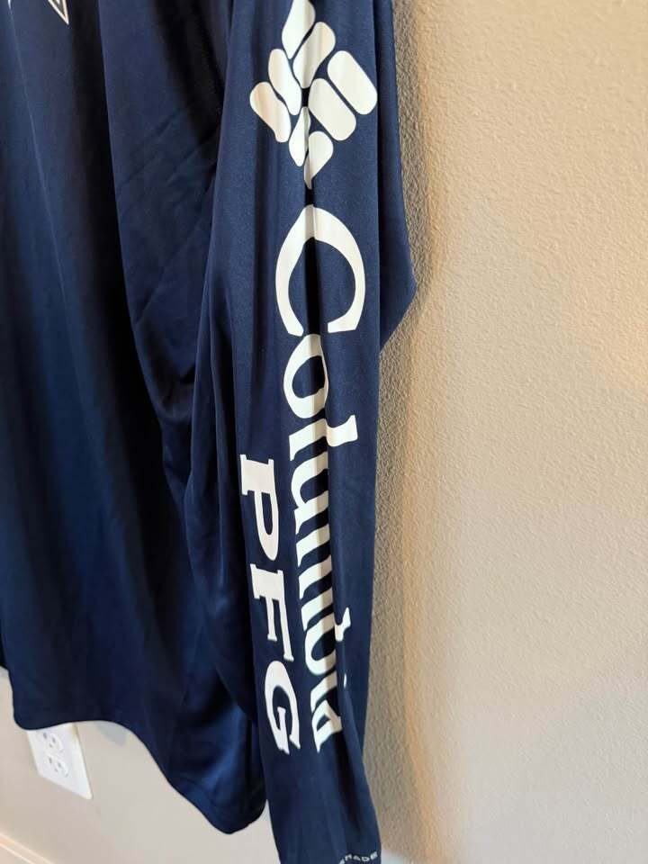 Dallas Cowboys Performance Fishing Gear Shirt - NWOT