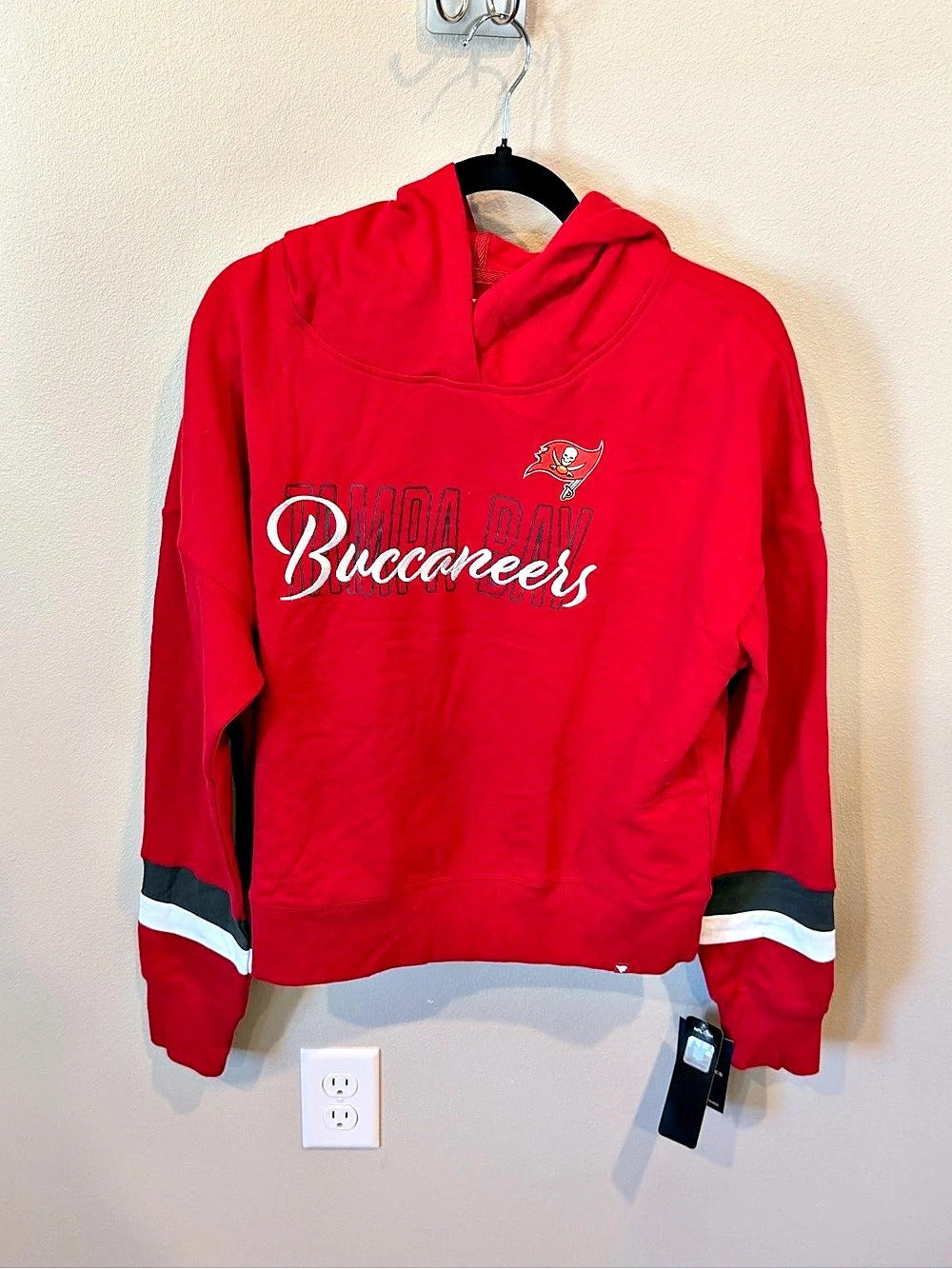 Tampa Bay Buccaneers Women's - Large - Pullover Hoodie