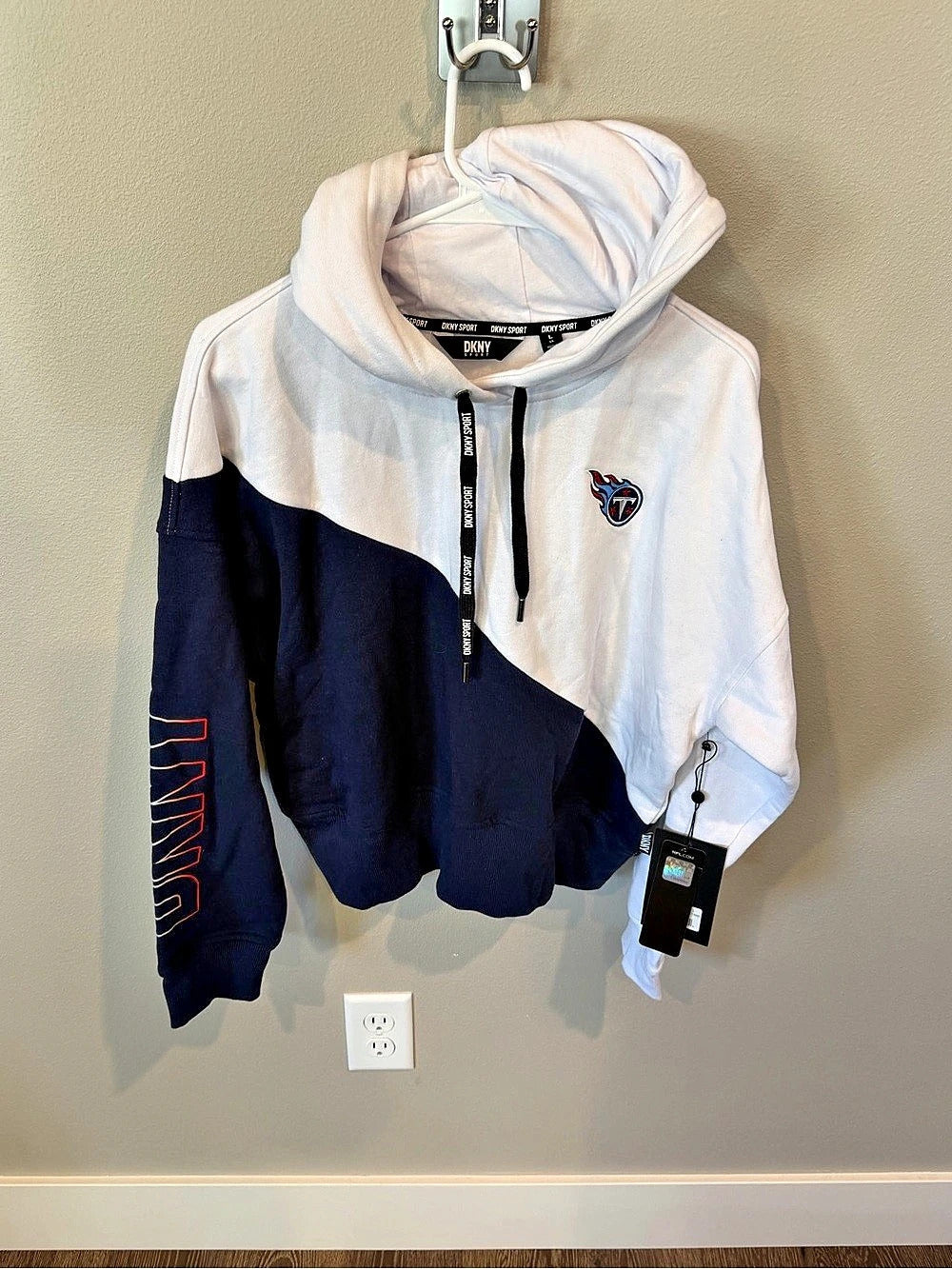 DKNY Color Block Hoodie in White & Blue NWT women’s Large
