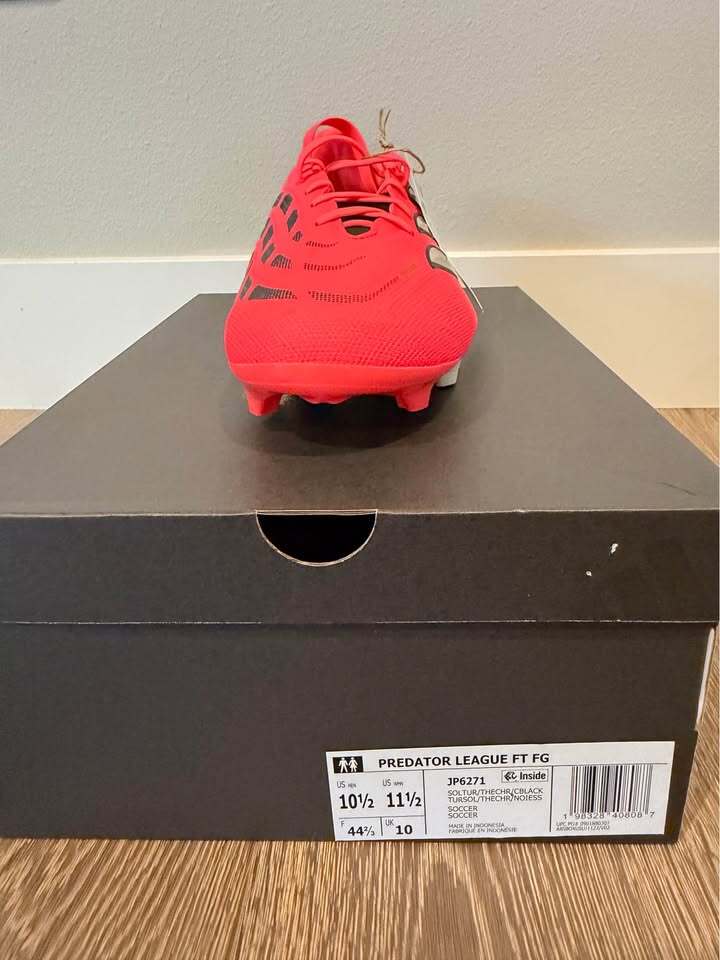 Predator Accuracy.1 Low FG Heatspawn Pack Soccer Cleats