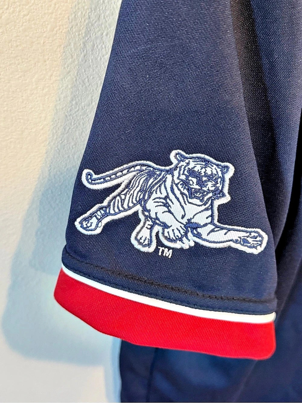 Detroit Tigers 77 jersey Blue & Red - Men’s Medium - NWOT
