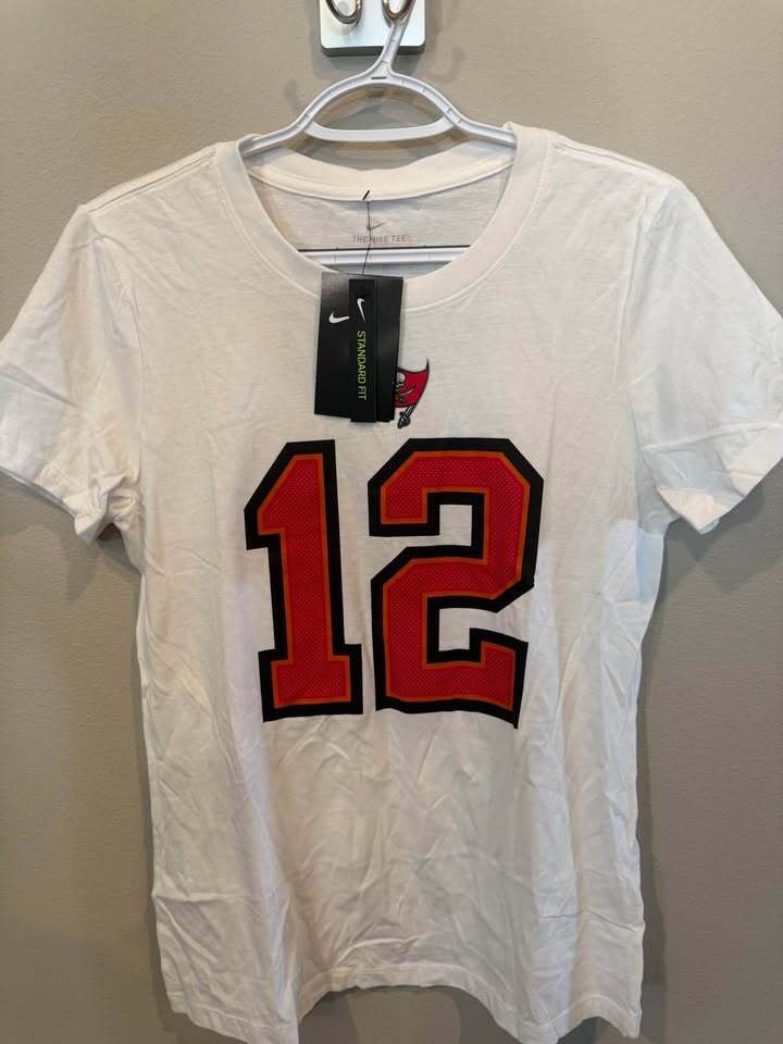 Tom Brady - ampa Bay Buccaneers T-Shirt - Women’s SMALL