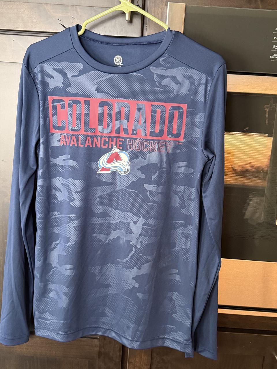 Colorado Avalanche Hockey - Men’s Small - NWOT - PRICE DROP!!