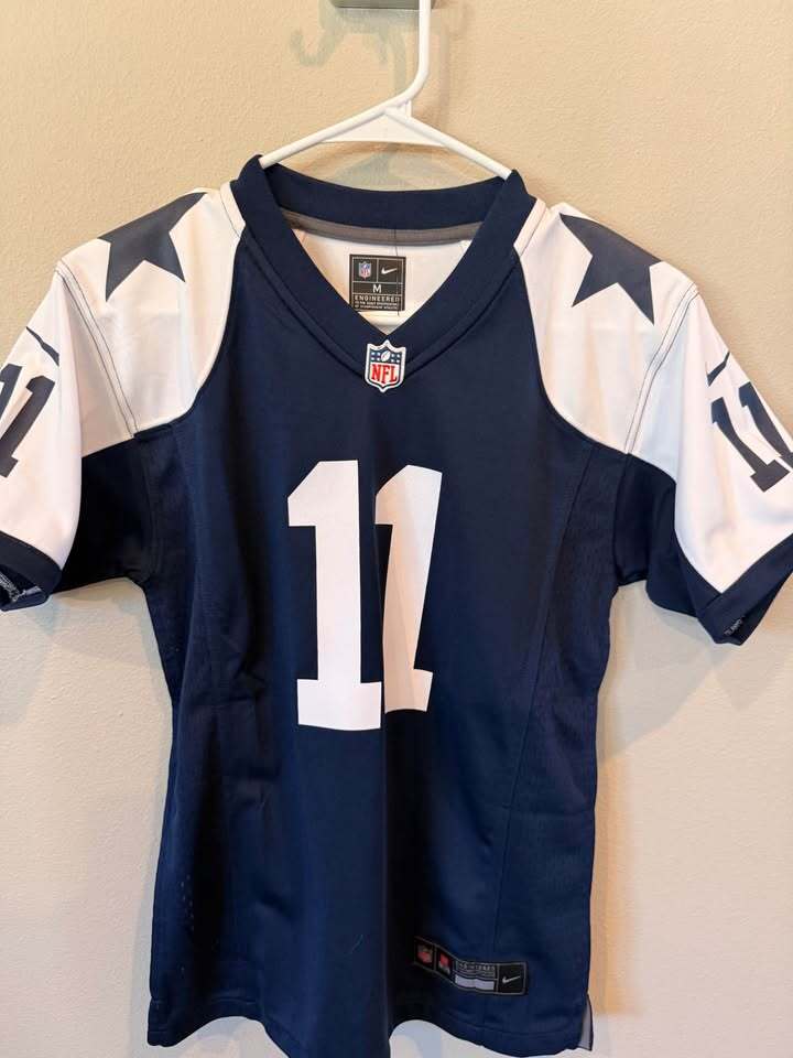 Dallas Cowboys - Micah Parsons #11 - Youth Medium - PRICE DROP‼️
