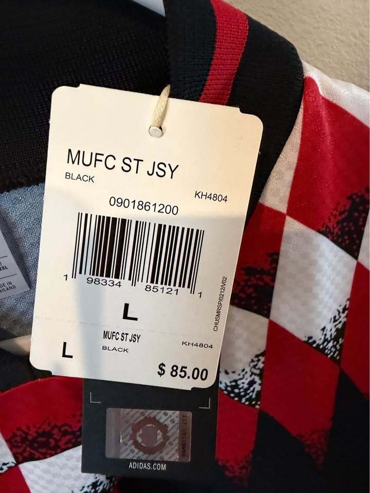 Manchester United Street Soccer Jersey - Men's Large