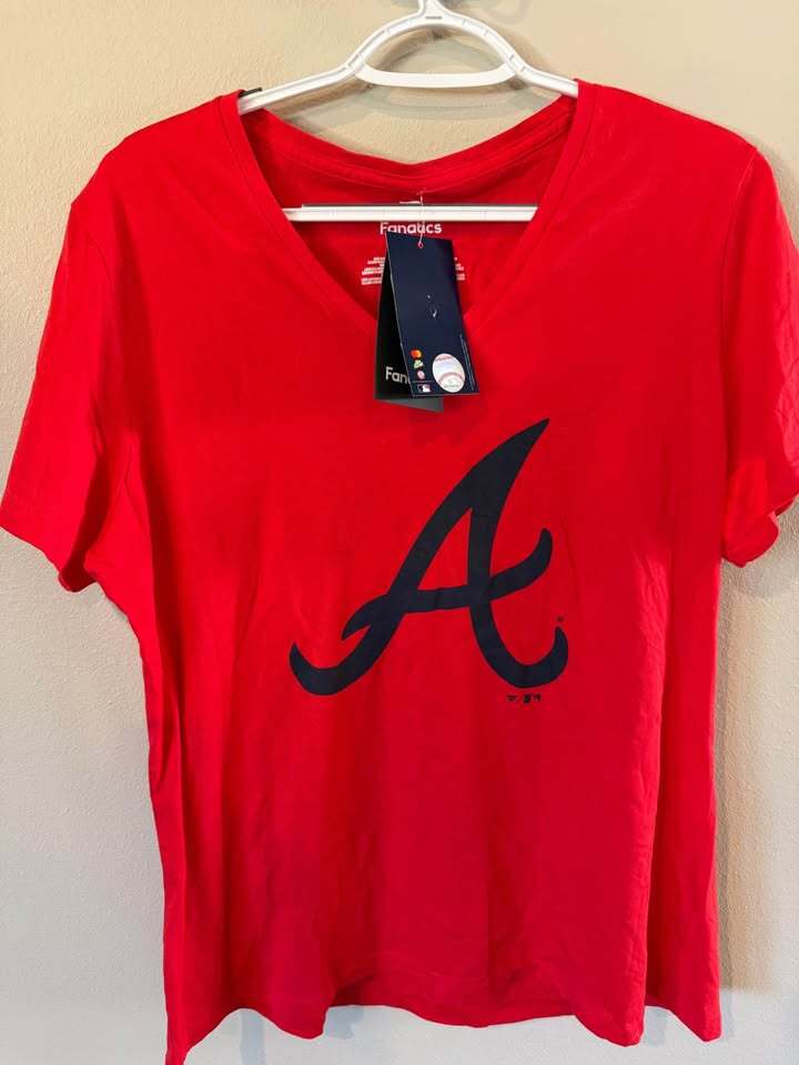 Atlanta Braves V-Neck T-Shirt - Women's XL