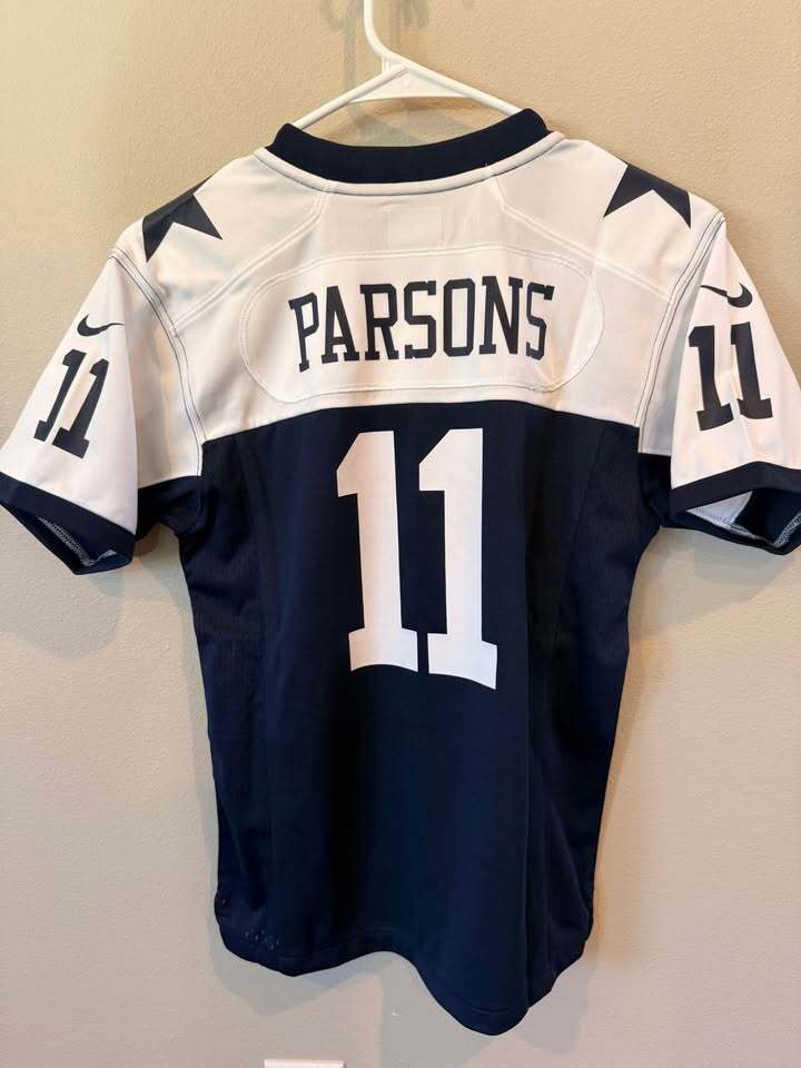 Dallas Cowboys - Micah Parsons #11 - Youth Medium - PRICE DROP‼️