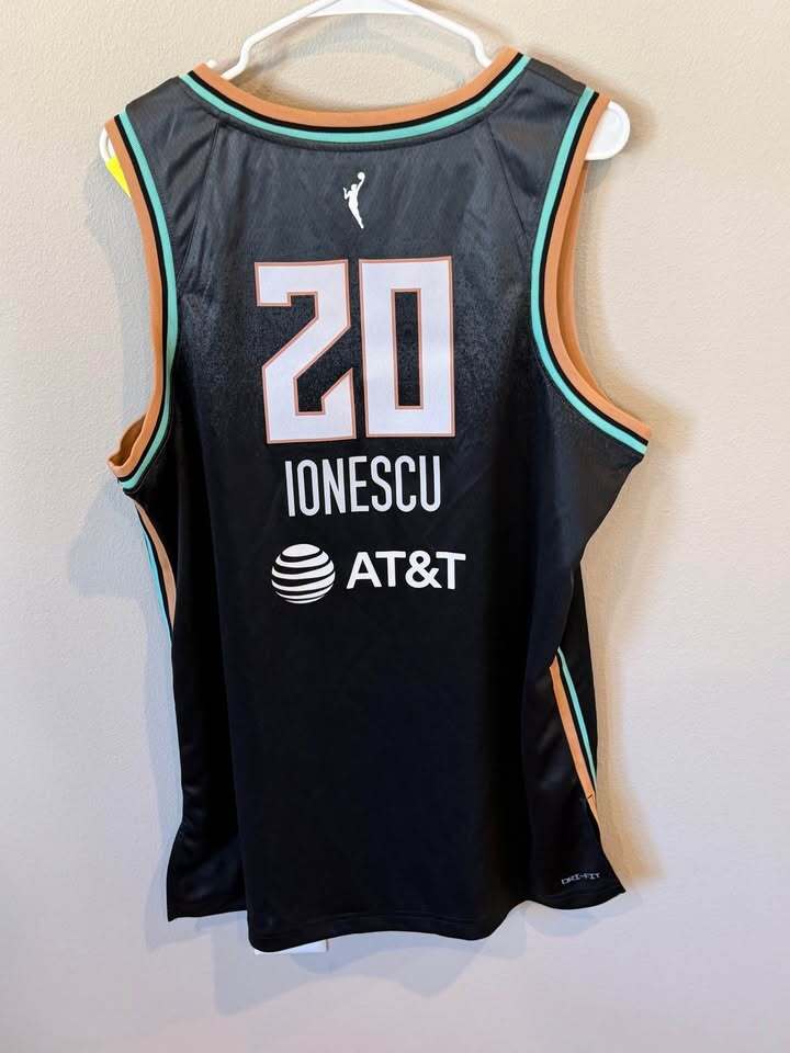 New York Liberty - Sabrina Ionescu #20 - Women’s Large/Men’s Medium