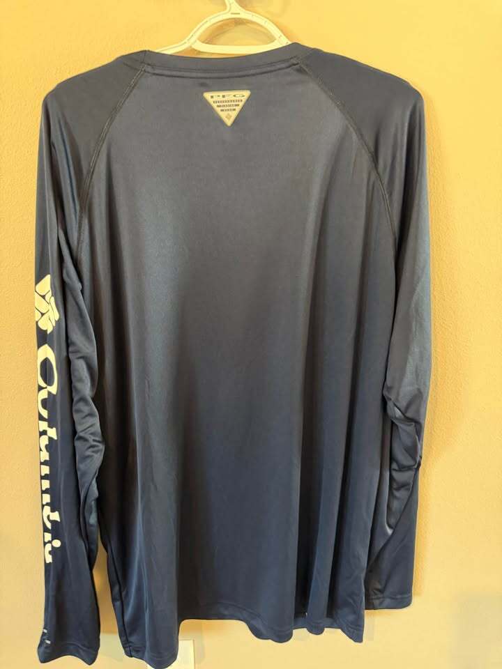Dallas Cowboys Performance Fishing Gear Shirt - NWOT