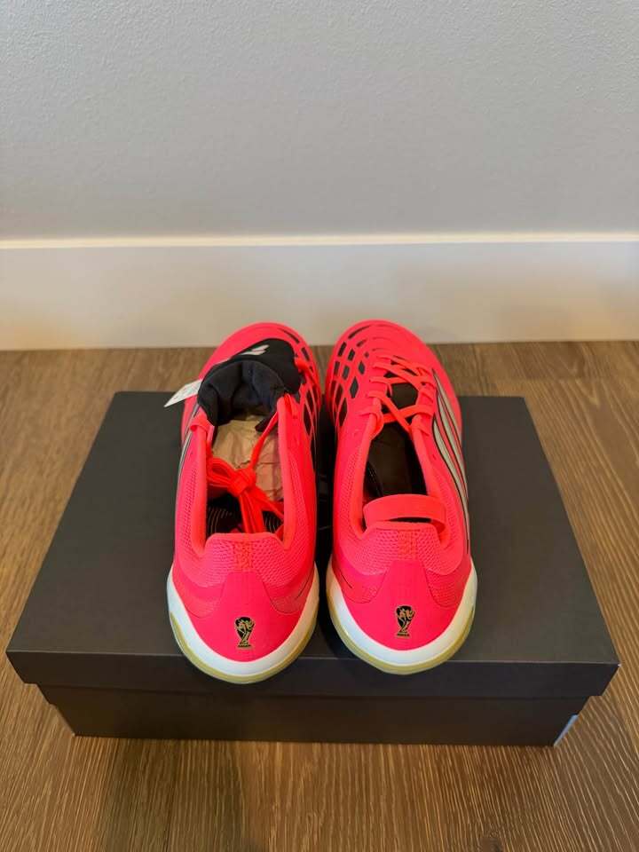 Predator League size 10.5 men 11.5 women
