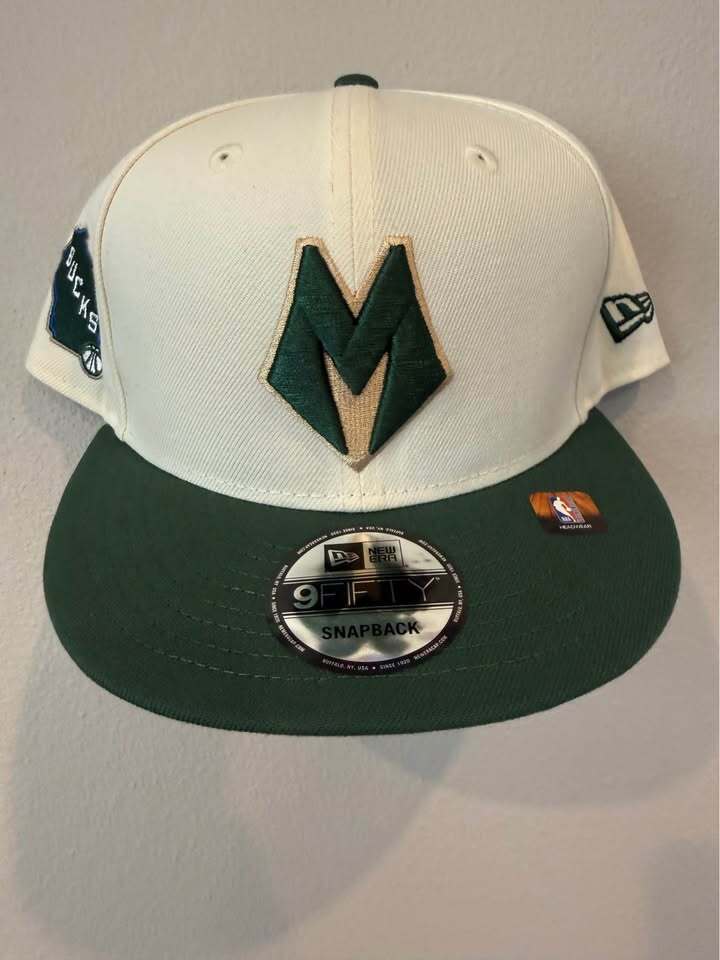 Milwaukee Bucks- New Era 9FIFTY Snapback Hat - PRICE DROP!!