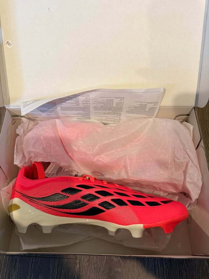 Predator Accuracy.1 Low FG Heatspawn Pack Soccer Cleats