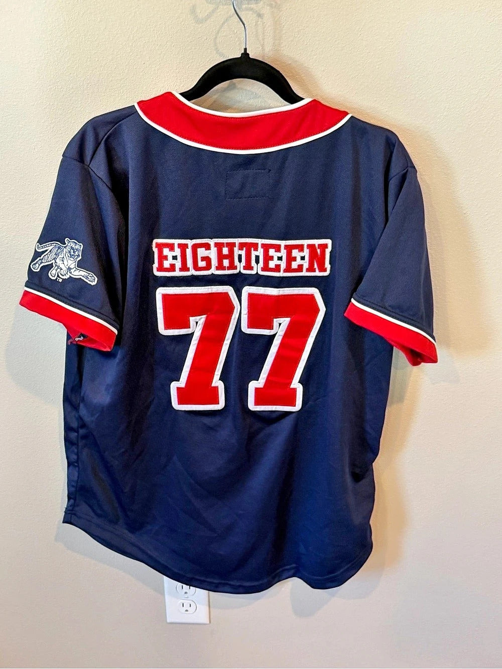 Detroit Tigers 77 jersey Blue & Red - Men’s Medium - NWOT
