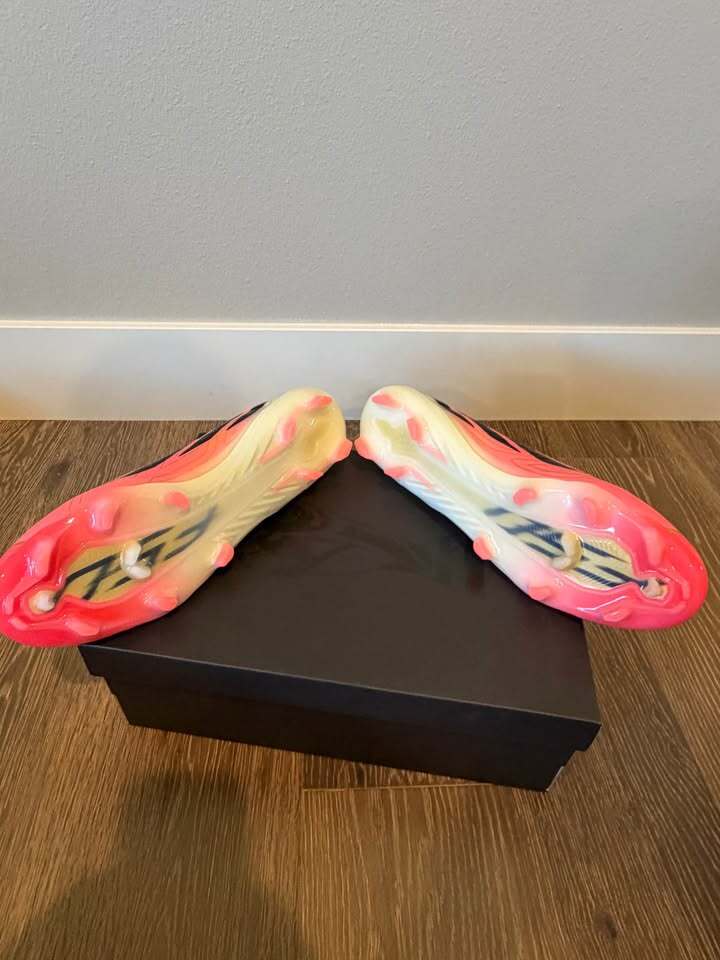 F-50 Hyperfast Pro - 10.5 Men/11.5 women