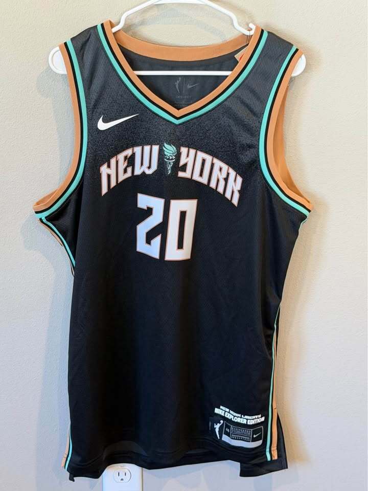 New York Liberty - Sabrina Ionescu #20 - Women’s Large/Men’s Medium