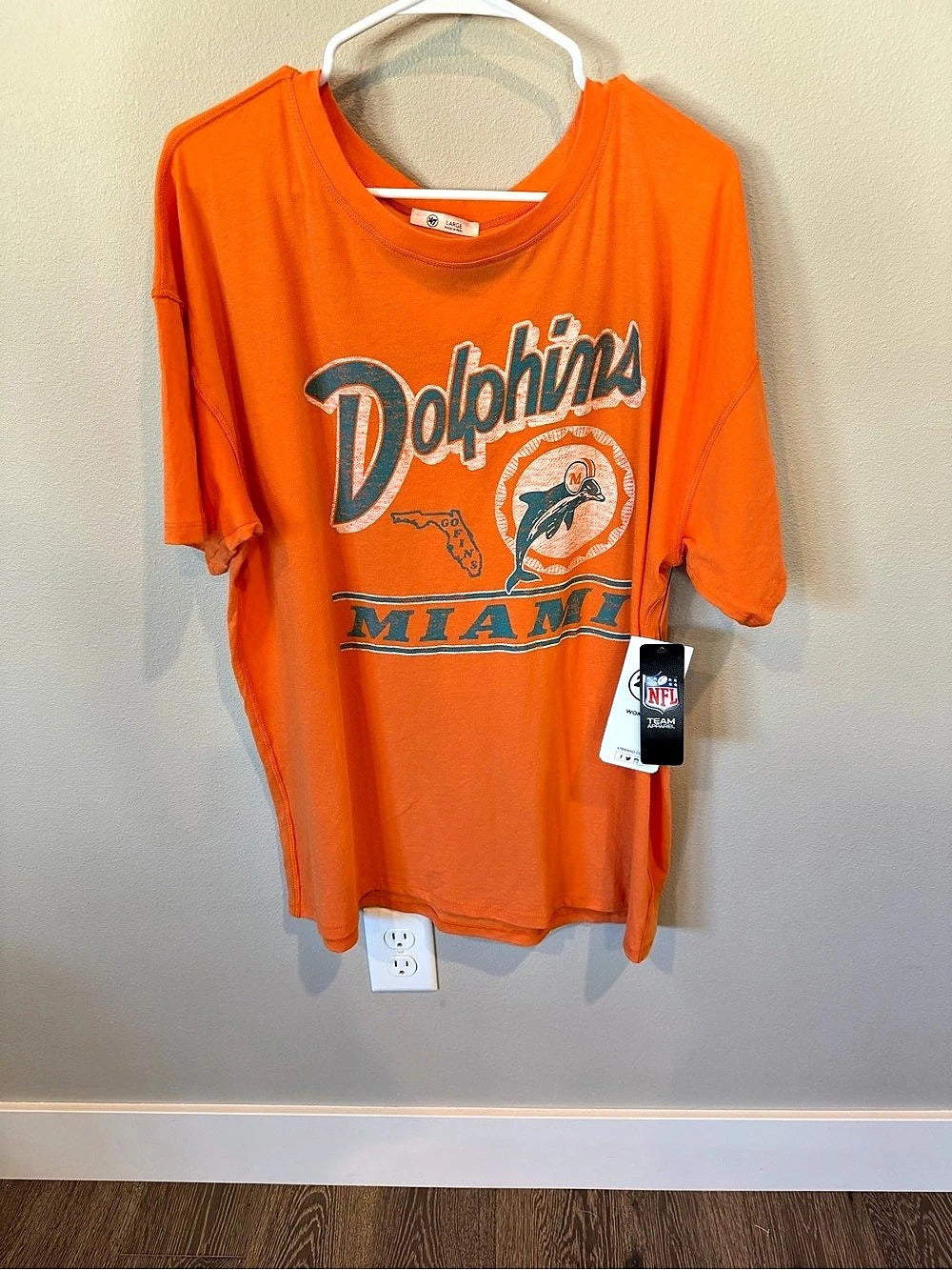 Miami Dolphins NFL Team Apparel T-Shirt - Size Men’s Large!