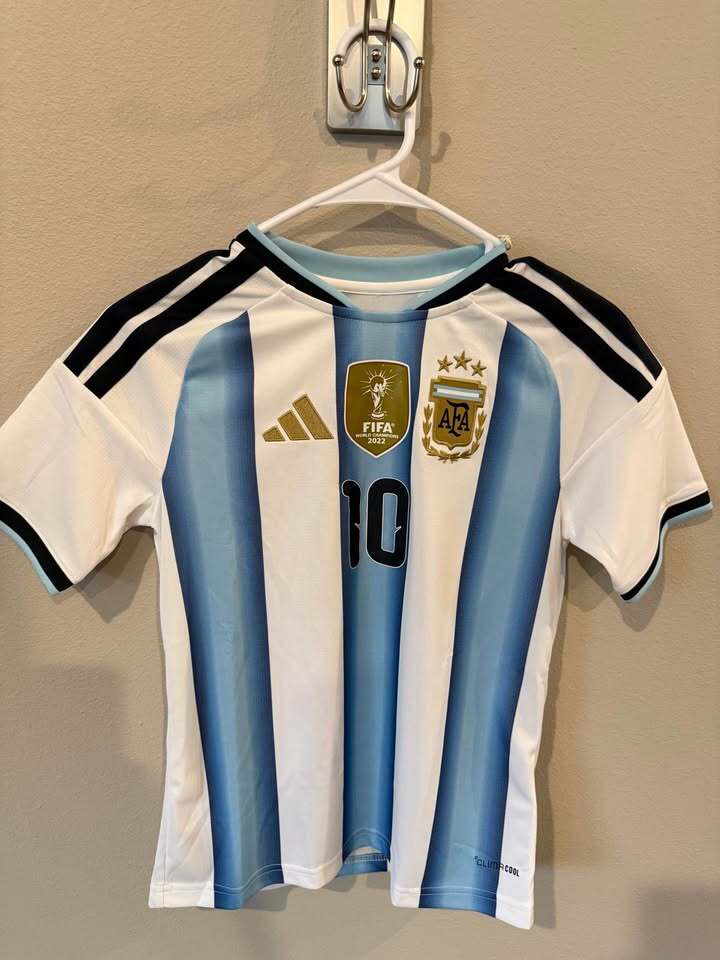Argentina Messi #10 2022 World Cup Champions Jersey - Youth Medium - PRICE DROP!