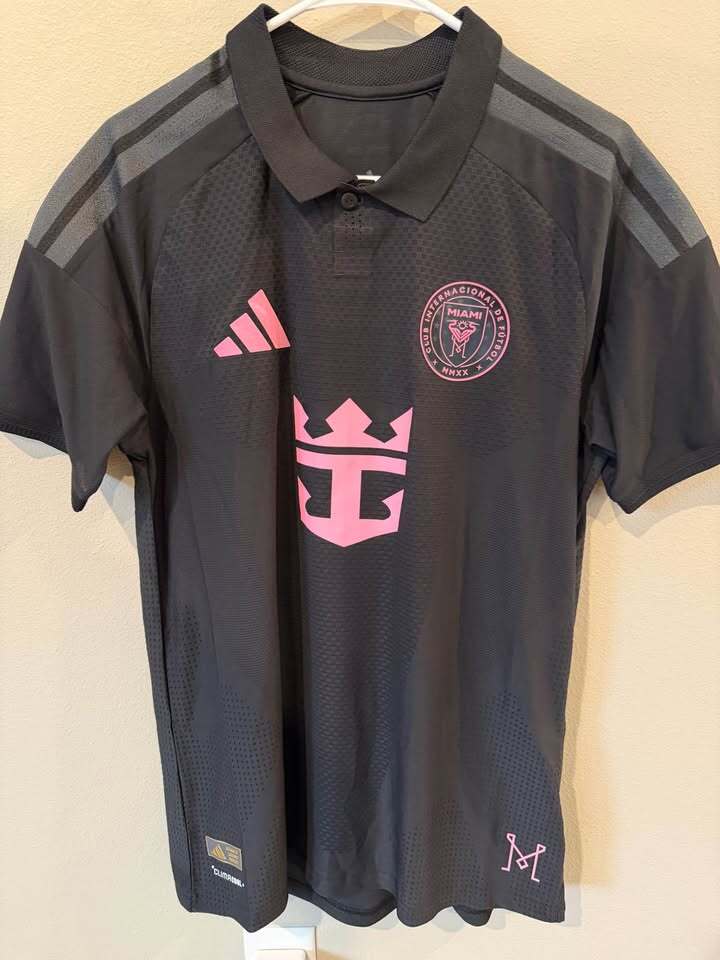 Inter Miami CF Lionel Messi #10 Jersey - Men’s Medium/Women's Large
