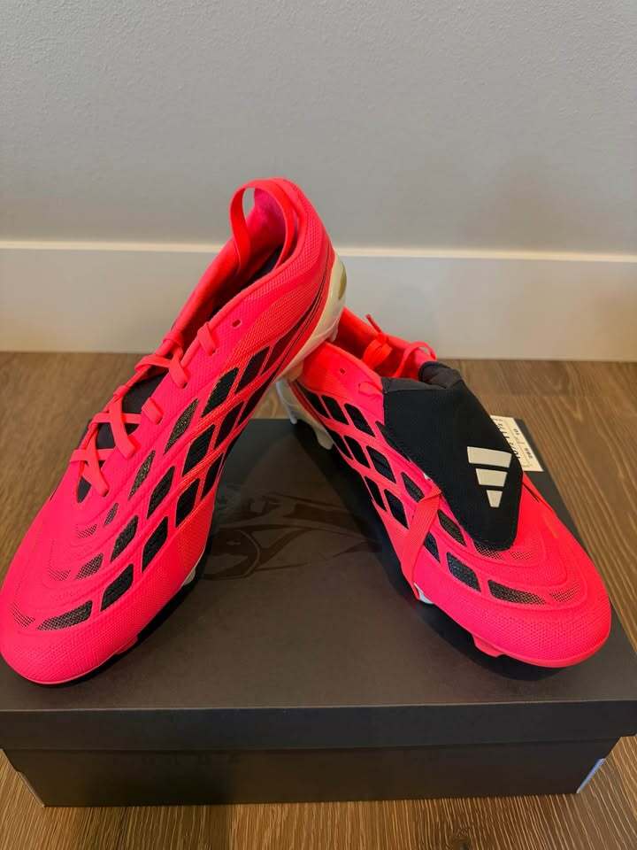 Predator League size 10.5 men 11.5 women