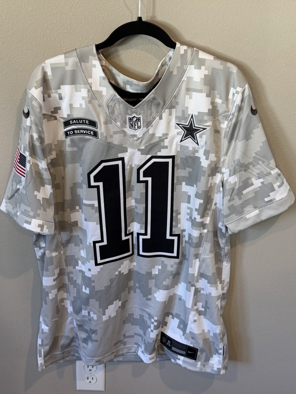 Dallas Cowboys - Micah Parsons "Salute To Service" - Men’s Medium/Women’s LRG!