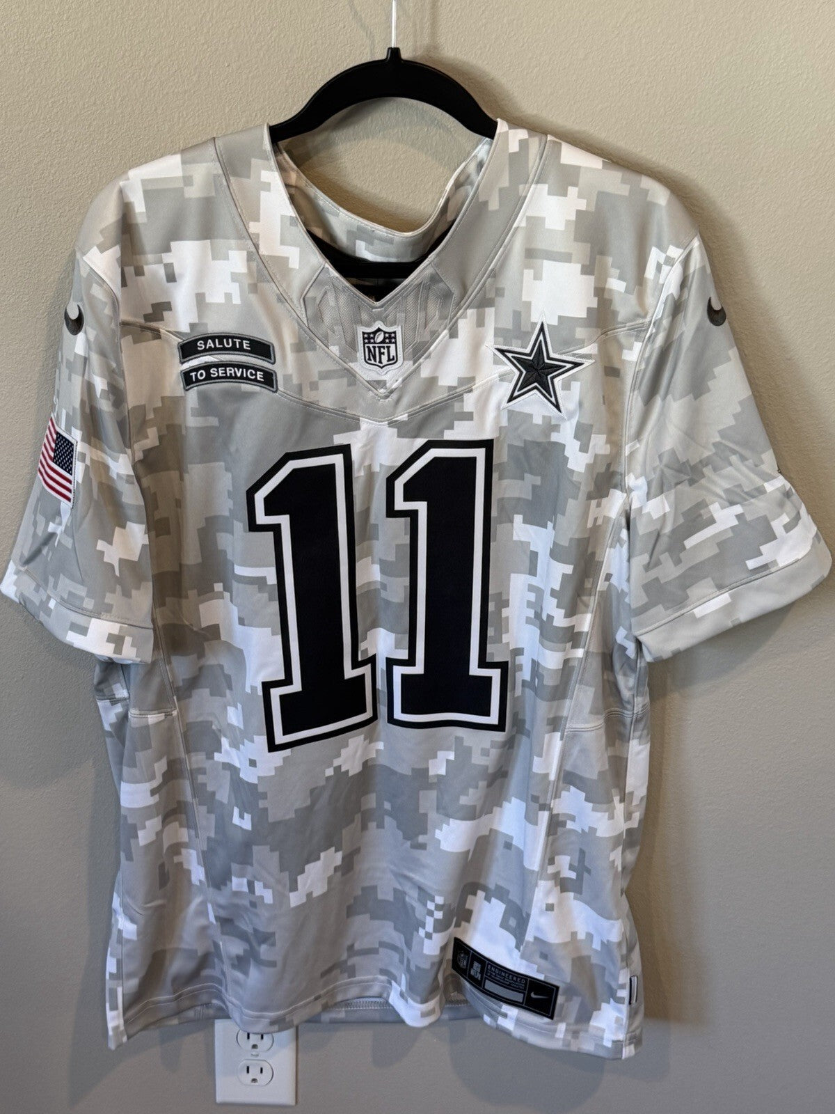 Dallas Cowboys - Micah Parsons "Salute To Service" - Men’s Medium/Women’s LRG!
