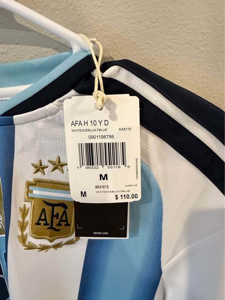 Argentina Messi #10 2022 World Cup Champions Jersey - Youth Medium - PRICE DROP!