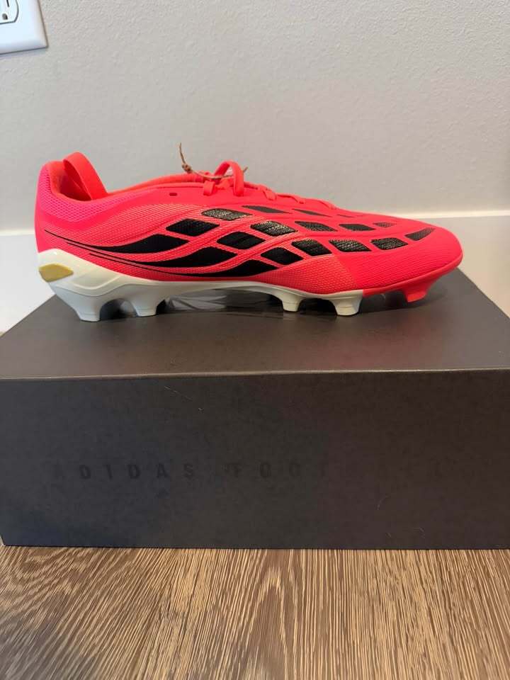Predator Accuracy.1 Low FG Heatspawn Pack Soccer Cleats