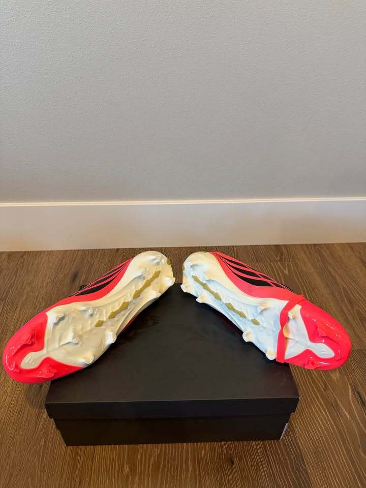 Predator League size 10.5 men 11.5 women