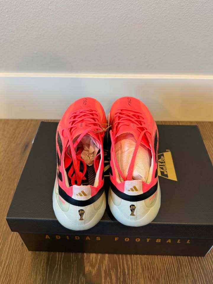 F-50 Hyperfast Elite Cleats - Men's 7/Women 8