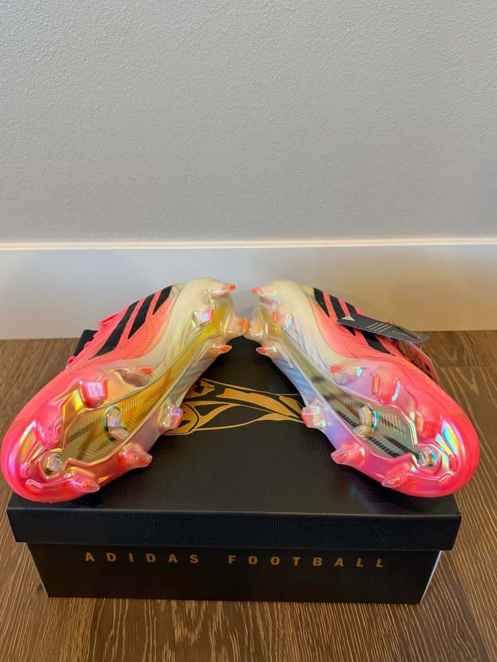 F-50 Hyperfast Elite Cleats - Men's 7/Women 8